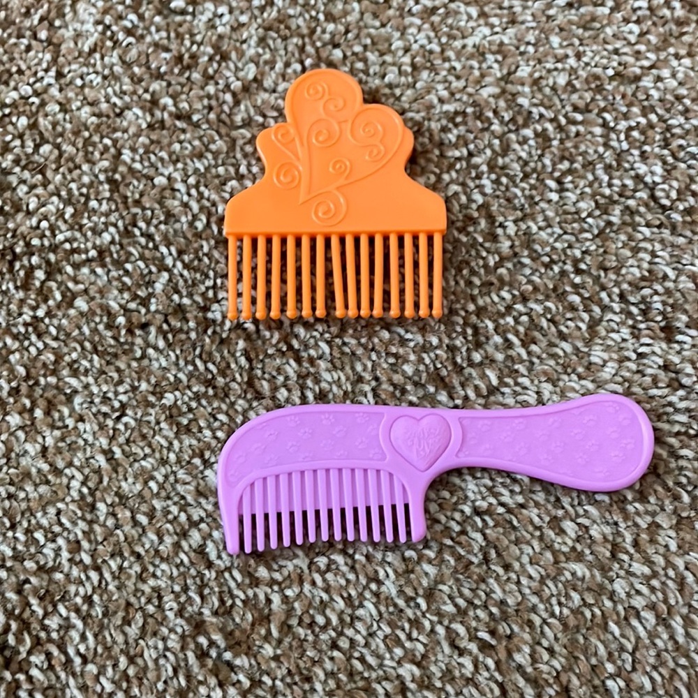 Bundle of 2 plastic combs